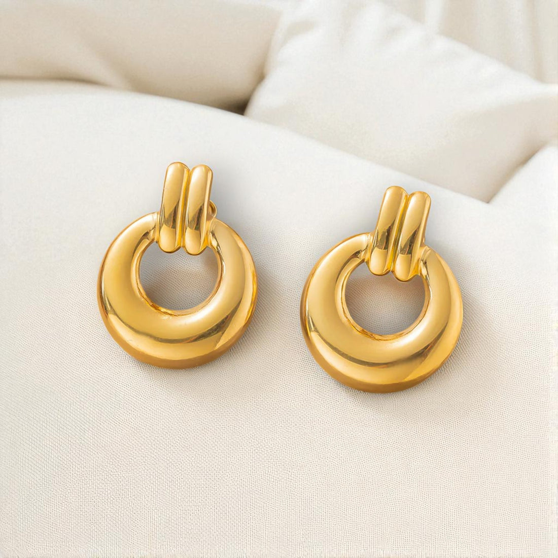 Marie Round Earrings