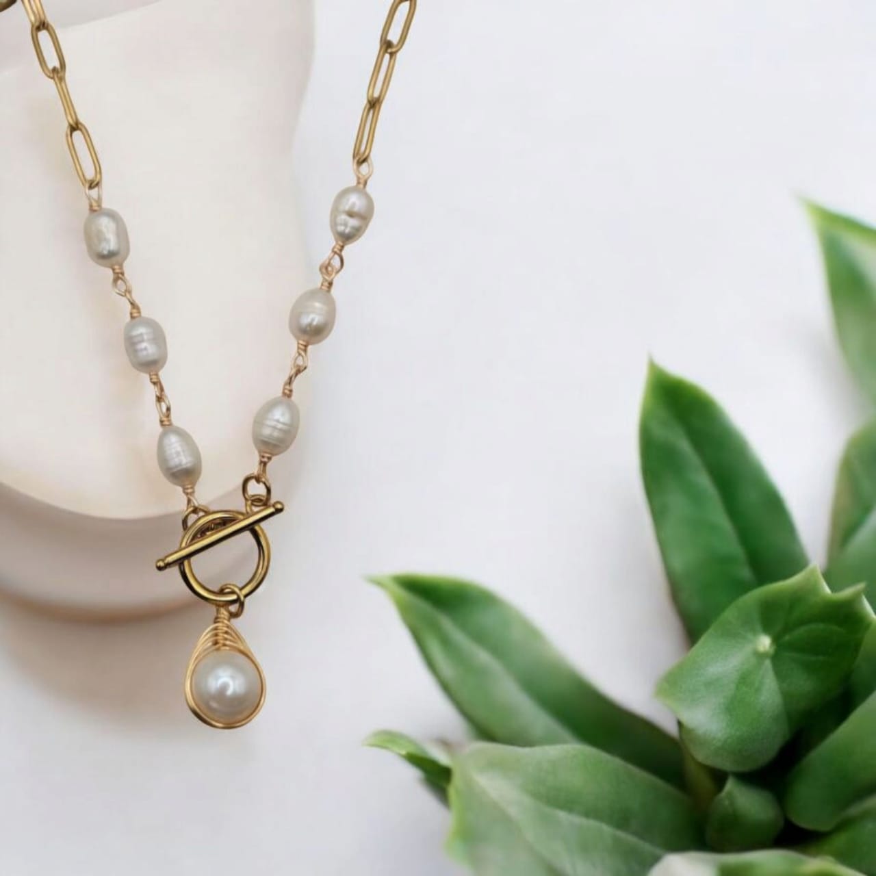 Ella Pearl Oval Necklace