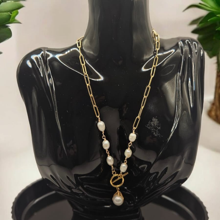 Ella Pearl Oval Necklace